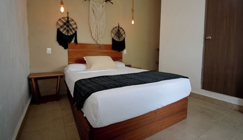Habitación básica doble, 1 cama doble, baño privado