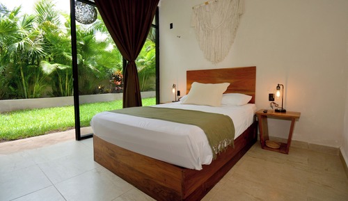 Habitación básica doble, 1 cama de matrimonio, baño privado, vistas al jardín