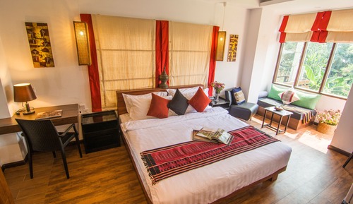 Estudio, 1 cama de matrimonio grande, vistas al jardín