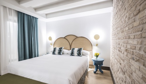 Habitación estándar con 1 cama doble o 2 individuales, en la zona del patio