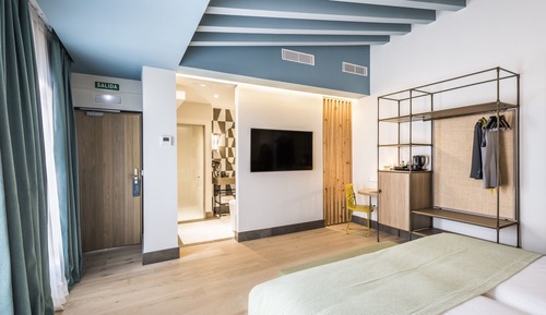 Habitación estándar doble, 1 cama de matrimonio grande, bañera, en la zona del patio