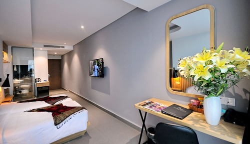 Habitación superior con 1 cama doble o 2 individuales, no fumadores, vistas a la ciudad