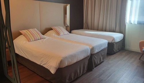 Next Generation, Habitación, 3 camas individuales