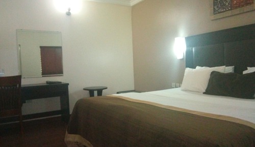 Suite ejecutiva, 1 cama de matrimonio, no fumadores, vistas a la piscina