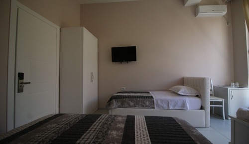 Habitación triple, vistas a la montaña