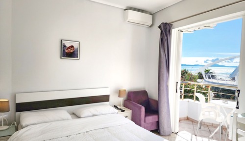 Habitación estándar con 1 cama doble o 2 individuales, vistas parciales al mar