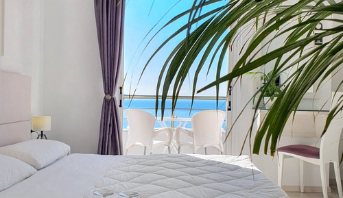 Suite junior, 1 cama de matrimonio con sofá cama, vistas al mar (2)