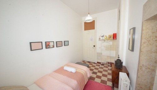 Habitación individual, baño compartido (Bright)