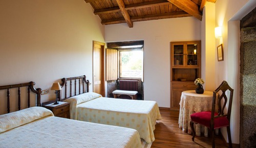Habitación con 2 camas individuales (with extra bed)