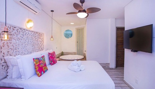 Luxury Quadruple with Internal Whirlpool
