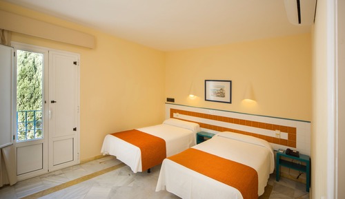 Habitación triple (salón)