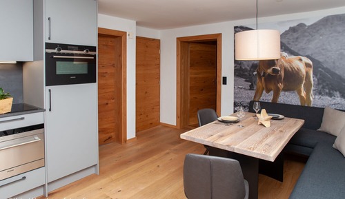 Apartamento exclusivo, 1 habitación, patio, vistas a la montaña