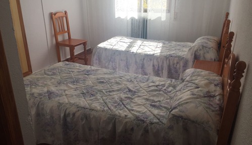Habitación con 2 camas individuales