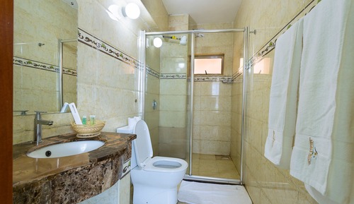Habitación estándar con 2 camas individuales, varias camas