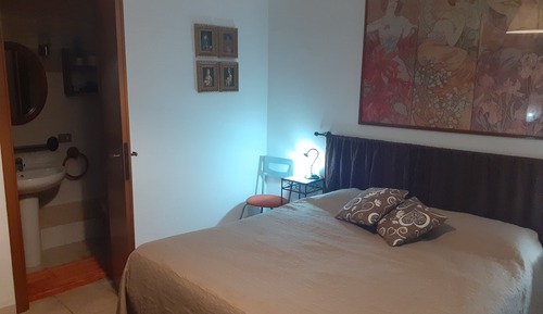 Habitación con 1 cama doble o 2 individuales, baño privado