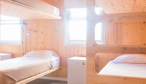 Dormitorio compartido económico, dormitorio mixto, baño compartido