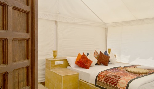 Deluxe Tent (Non AC)