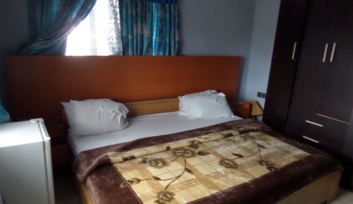 Suite Business, 1 cama de matrimonio grande, no fumadores, vistas a la piscina
