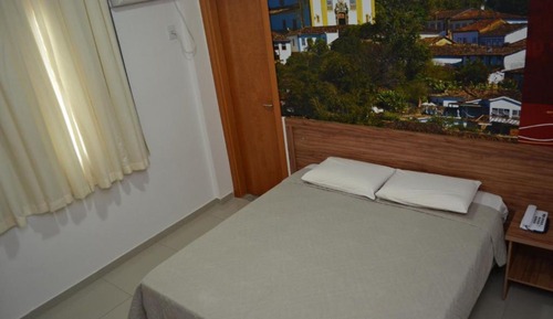 Habitación estándar con 1 cama doble o 2 individuales