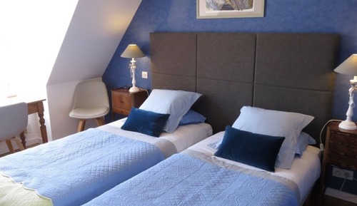Habitación Confort con 1 cama doble o 2 individuales, baño privado (3. Chambre Bleue)