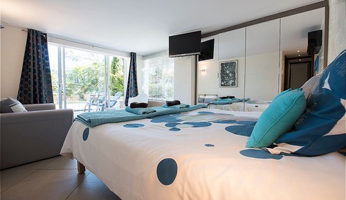 Habitación doble, 1 cama de matrimonio grande, vistas al jardín (Calciet)