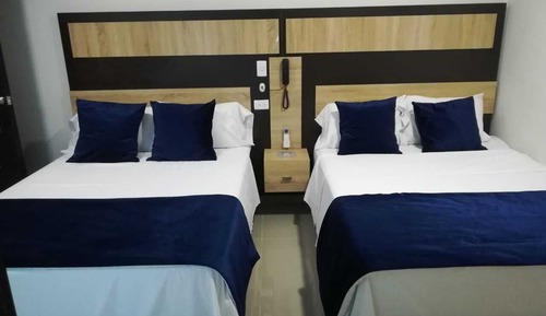 Habitación cuádruple clásica, 2 camas dobles, no fumadores