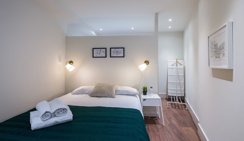 Family Room, Private Bathroom (1)