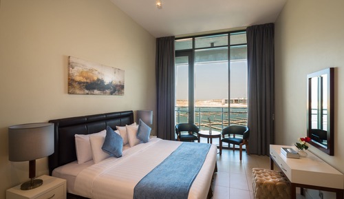 Suite ejecutiva, 3 habitaciones, balcón, vistas al puerto deportivo