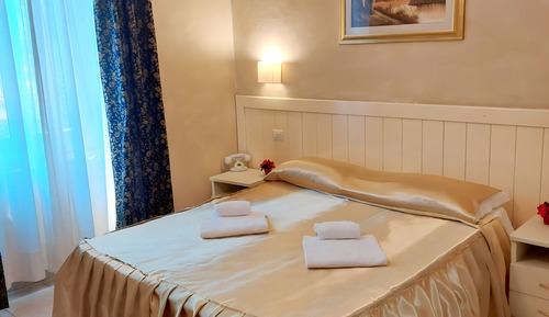 Habitación clásica con 1 cama doble o 2 individuales, no fumadores