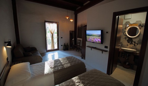 Habitación con 1 cama doble o 2 individuales, vistas al jardín, planta baja