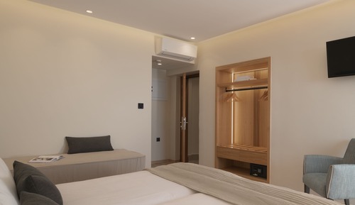 Habitación triple estándar, balcón