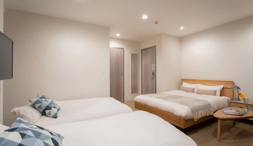 Habitación (Connecting, with Bathtab)