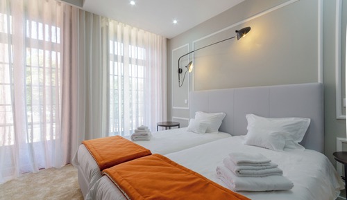 Habitación superior con 1 cama doble o 2 individuales