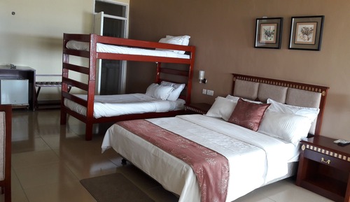 Habitación cuádruple Deluxe, vistas al lago