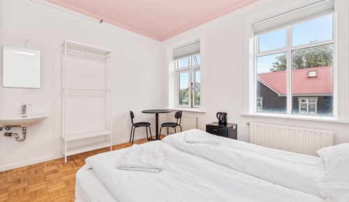 Double or Twin Room with Shared Bathroom and Hot Tub Access
