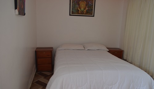 Habitación doble, 1 cama doble, baño privado (Lirio)
