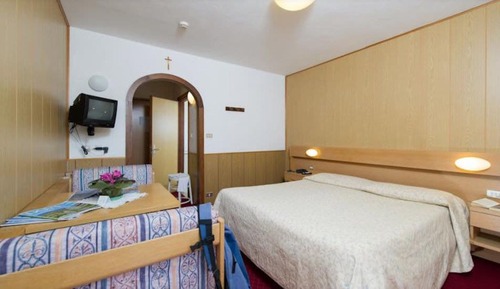 Habitación triple, vistas a la montaña