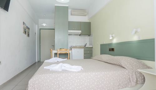Habitación básica con 1 cama doble o 2 individuales