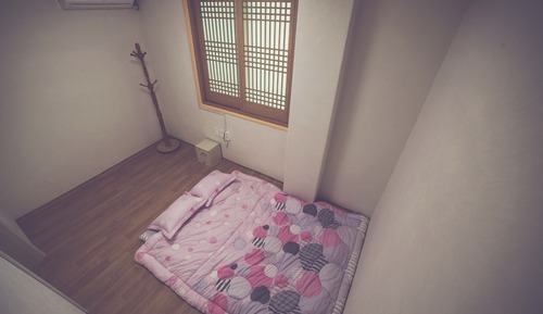 Casa, 2 habitaciones, cocina básica