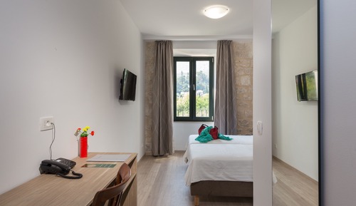 Habitación doble, vistas parciales al mar