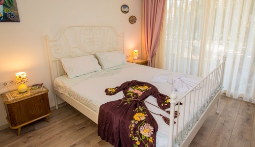 Habitación estándar doble, 1 cama doble, planta baja (04)