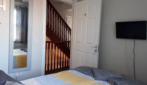 Habitación básica doble, 1 cama doble, baño compartido