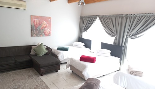 Suite estudio familiar, no fumadores, vistas al jardín (Protea)
