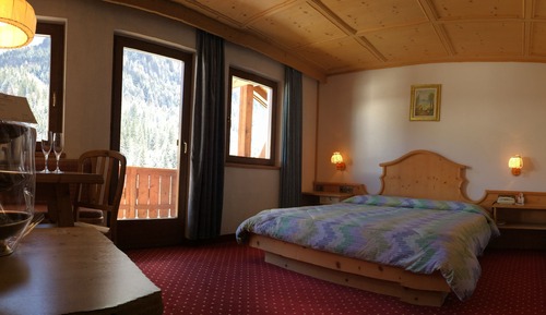 Habitación cuádruple clásica, balcón, vistas a la montaña