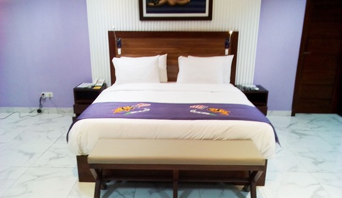 Habitación estándar doble, 1 cama de matrimonio, vistas a la ciudad