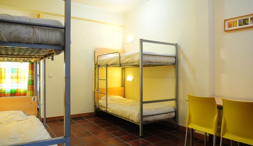 Dormitorio compartido, solo para mujeres, baño compartido
