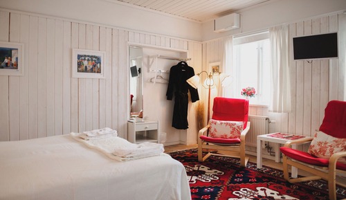Apartment room shared a bathroom