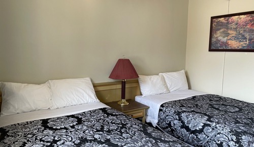 Habitación básica con 1 cama doble o 2 individuales, 2 camas dobles, no fumadores