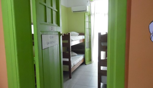 Habitación cuádruple, baño compartido