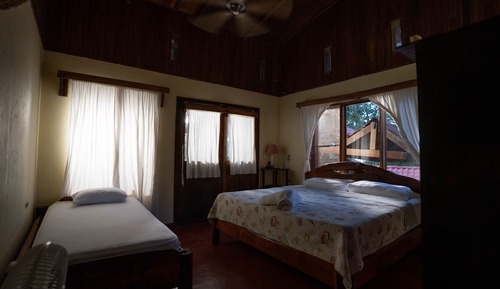 Habitación triple panorámica, varias camas, accesible para personas con discapacidad (#2)